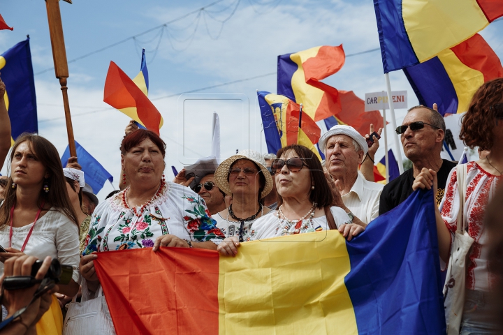 Mii de oameni cu drapele şi spirit unionist. Cum s-a desfăşurat Marea Adunare Națională (FOTOREPORT)