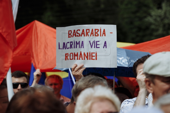 Mii de oameni cu drapele şi spirit unionist. Cum s-a desfăşurat Marea Adunare Națională (FOTOREPORT)