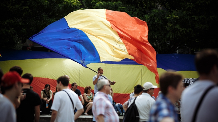 Mii de oameni cu drapele şi spirit unionist. Cum s-a desfăşurat Marea Adunare Națională (FOTOREPORT)