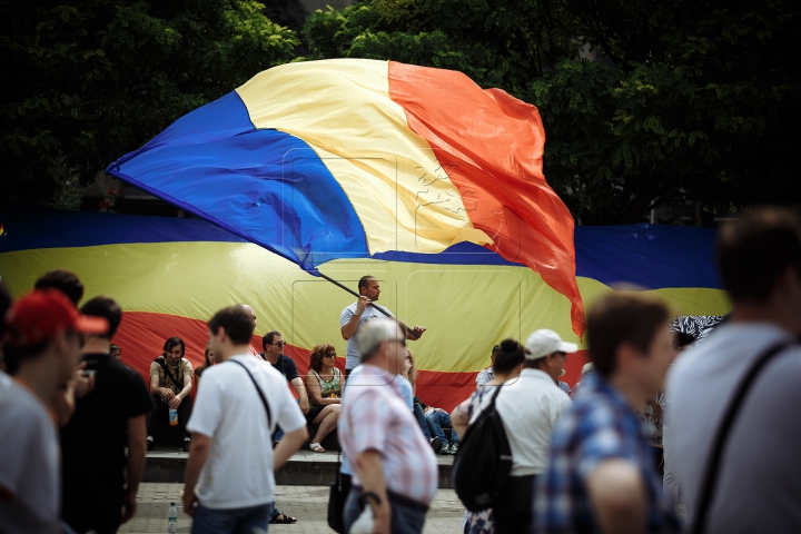 Mii de oameni cu drapele şi spirit unionist. Cum s-a desfăşurat Marea Adunare Națională (FOTOREPORT)