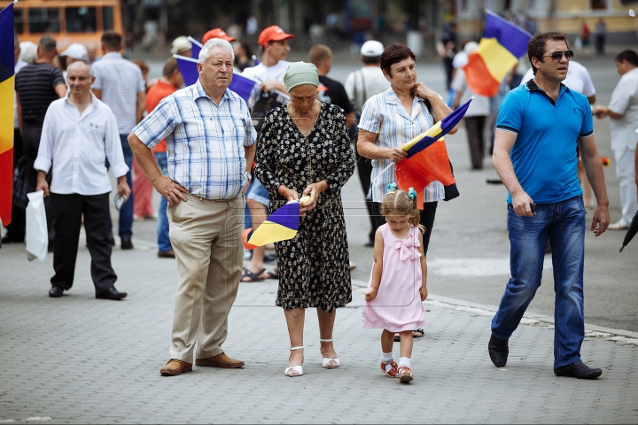 Mii de oameni cu drapele şi spirit unionist. Cum s-a desfăşurat Marea Adunare Națională (FOTOREPORT)