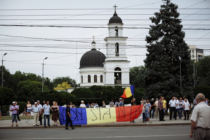 Mii de oameni cu drapele şi spirit unionist. Cum s-a desfăşurat Marea Adunare Națională (FOTOREPORT)