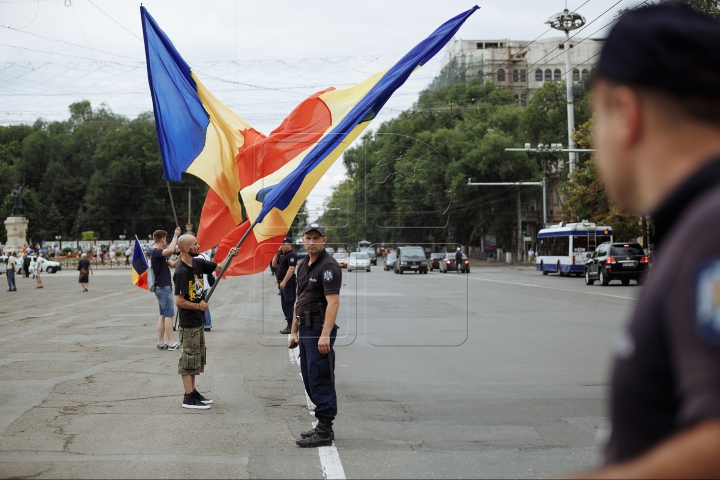 Mii de oameni cu drapele şi spirit unionist. Cum s-a desfăşurat Marea Adunare Națională (FOTOREPORT)