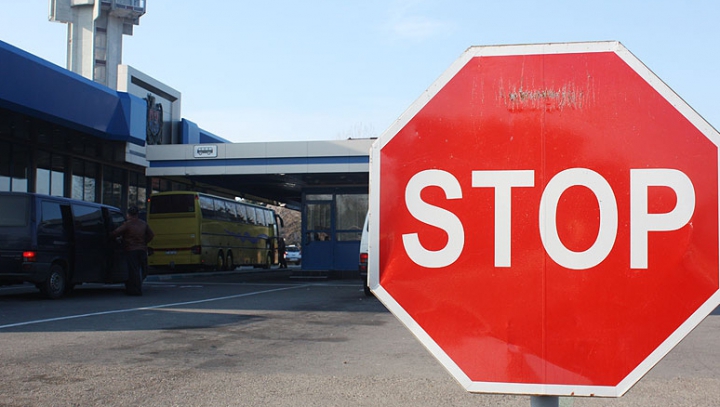 Automobile trase pe dreapta. Ce transportau doi şoferi suspicioşi (FOTO)