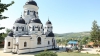 Sărbătoare mare! Zeci de oameni au participat la sfinţirea bisericii de la Mănăstirea Căpriana
