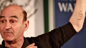 Un artist şi-a implantat o ureche pe mână. Ce îşi doreşte să facă în viitor