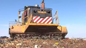 Trei gâşte congelate de pe rafturile unui magazin din Rusia, distruse cu buldozerul