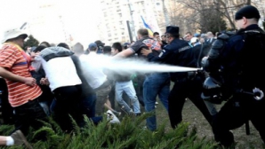 Conflicte la hotarul Ungariei cu Serbia. Mai mulţi imigranți au fost dispersaţi cu gaze lacrimogene