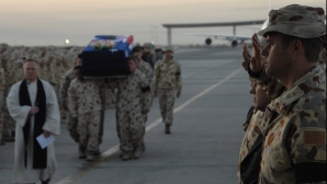 Atacaţi din interior! Doi soldaţi ai NATO ucişi de indivizi îmbrăcați în uniforma armatei afgane