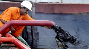 Preţul petrolului SE PRĂBUŞEŞTE. Ultima cotaţie la bursele de schimb