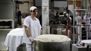 Vor să scumpească pâinea. Ce argumente aduc brutarii