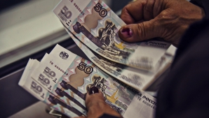 Criza loveşte DUR în economia Rusiei! Deprecierea rublei a atins COTE MAXIME