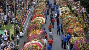 Aranjamente florale SPECTACULOASE. A început Festivalul Florilor în oraşul Medellin (VIDEO)