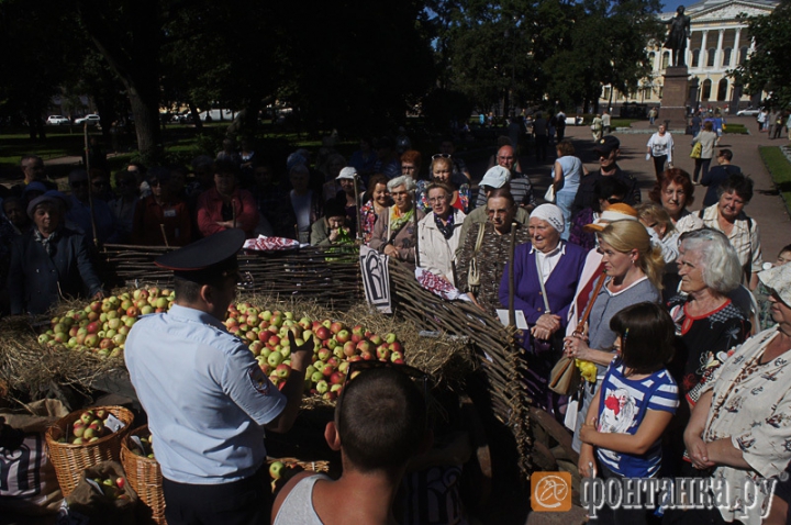 Bătaie pentru merele moldoveneşti. Ce s-a întâmplat cu două tone de fructe la Sankt Petersburg (VIDEO)