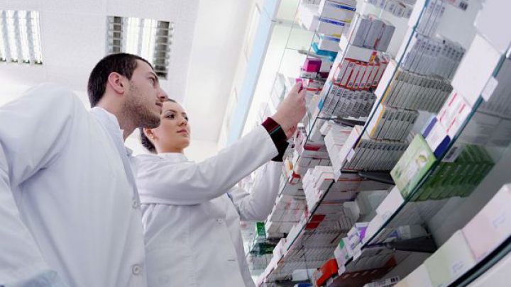 Industria farmaceutică testează 145 de potențiale tratamente contra COVID-19