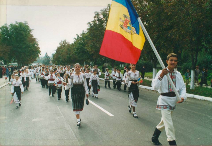 Tricolorul ţării, mândria moldovenilor. Imagini încântătoare cu Drapelul de Stat