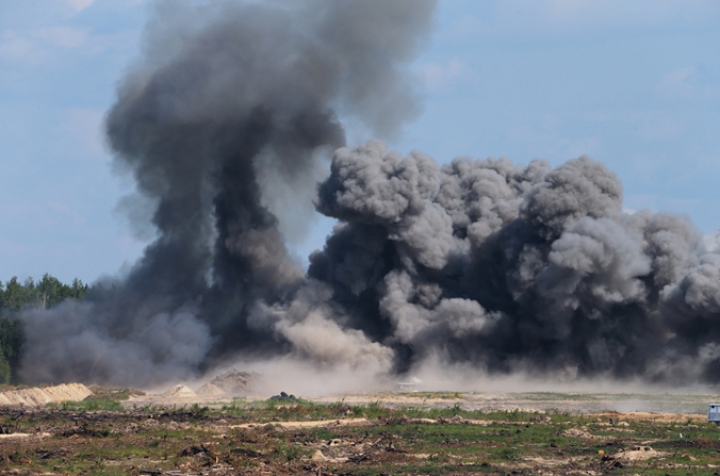 IMAGINI DE RĂZBOI în Rusia! Piloţii militari au lansat bombe şi rachete în luptele aeriene (FOTOREPORT)