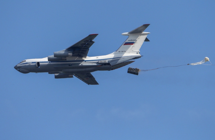 IMAGINI DE RĂZBOI în Rusia! Piloţii militari au lansat bombe şi rachete în luptele aeriene (FOTOREPORT)