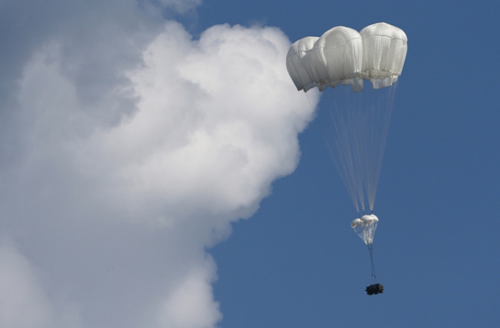 IMAGINI DE RĂZBOI în Rusia! Piloţii militari au lansat bombe şi rachete în luptele aeriene (FOTOREPORT)