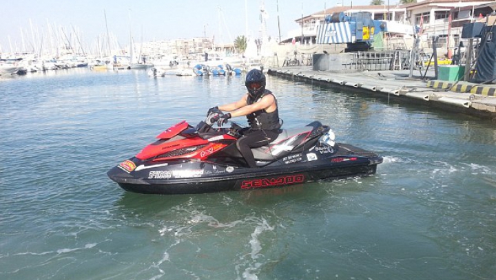 E posibil să călătoreşti din Finlanda în Africa cu jet ski-ul? Răspunsul uimitor al unui tată