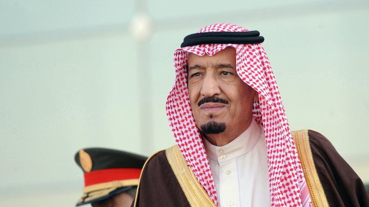 SCANDAL pe Coasta de Azur! Ce s-a întâmplat după ce un rege a închiriat o plajă publică din Franţa