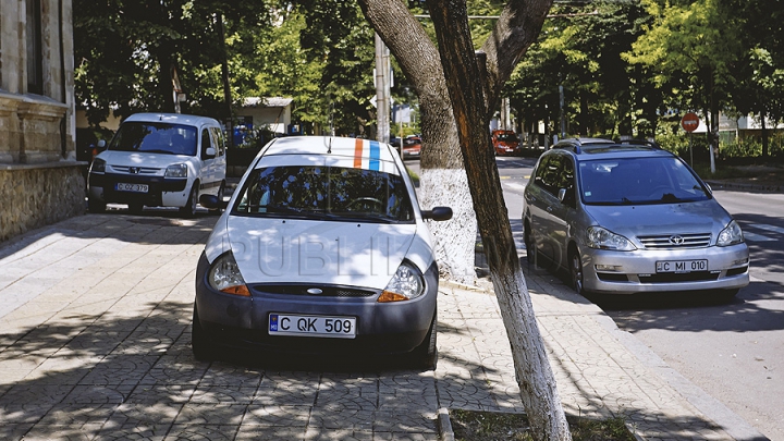 S-a întâmplat pe şoseaua Hânceşti. Zeci de oameni, indignaţi de fapta unui şofer (FOTO)