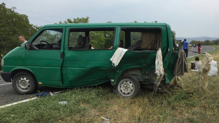 ACCIDENT GRAV pe traseul Chișinău-Leușeni: Cinci oameni, printre care şi copii, internaţi (FOTO)