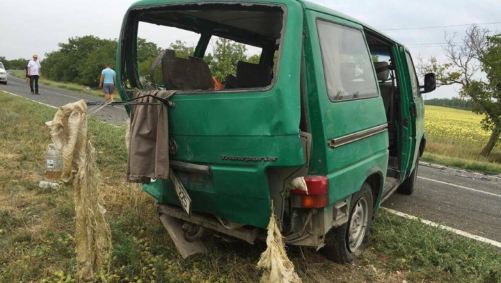 ACCIDENT GRAV pe traseul Chișinău-Leușeni: Cinci oameni, printre care şi copii, internaţi (FOTO)