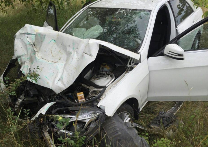 ACCIDENT GRAV pe traseul Chișinău-Leușeni: Cinci oameni, printre care şi copii, internaţi (FOTO)