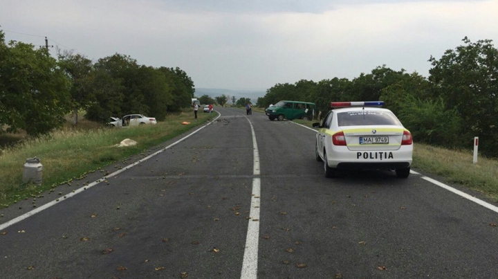 ACCIDENT GRAV pe traseul Chișinău-Leușeni: Cinci oameni, printre care şi copii, internaţi (FOTO)