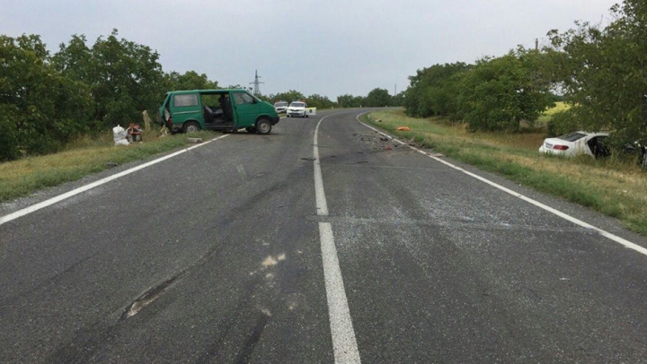 ACCIDENT GRAV pe traseul Chișinău-Leușeni: Cinci oameni, printre care şi copii, internaţi (FOTO)