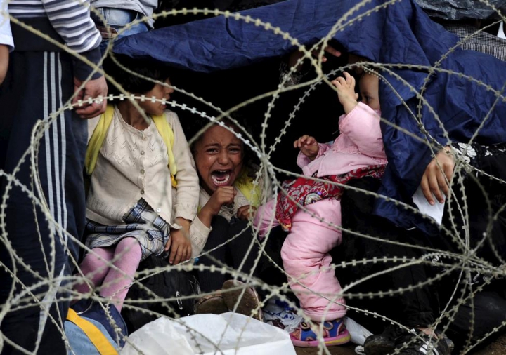 Măsuri RADICALE împotriva imigranţilor. Armata bulgară a trimis blindate la frontieră (FOTOREPORT)