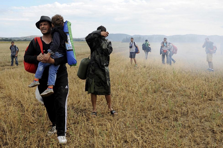 Măsuri RADICALE împotriva imigranţilor. Armata bulgară a trimis blindate la frontieră (FOTOREPORT)