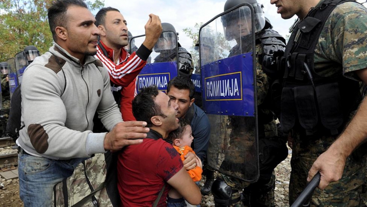 Măsuri RADICALE împotriva imigranţilor. Armata bulgară a trimis blindate la frontieră (FOTOREPORT)