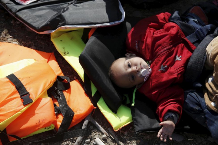 Măsuri RADICALE împotriva imigranţilor. Armata bulgară a trimis blindate la frontieră (FOTOREPORT)