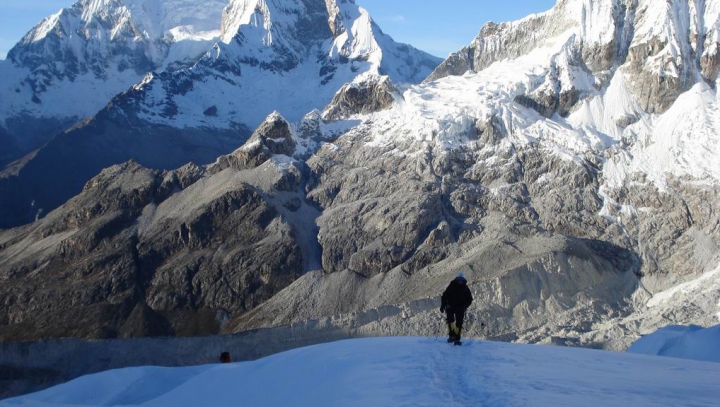 DESCOPERIRE ȘOCANTĂ! Corpurile îngheţate ale unor alpinişti au fost găsite după două decenii