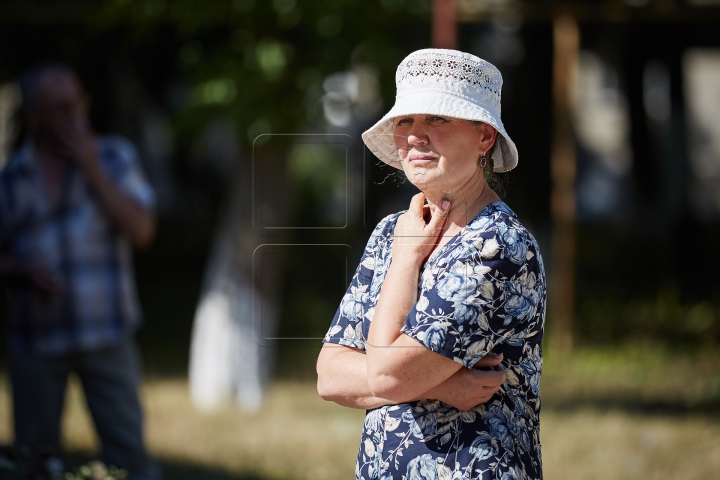 Flutură falnic în bătaia vântului! FOTOREPORT din localităţile în care a fost arborat Tricolorul ţării