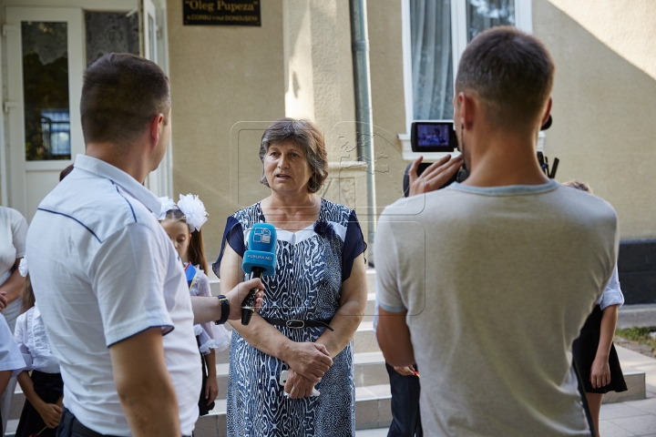 Flutură falnic în bătaia vântului! FOTOREPORT din localităţile în care a fost arborat Tricolorul ţării