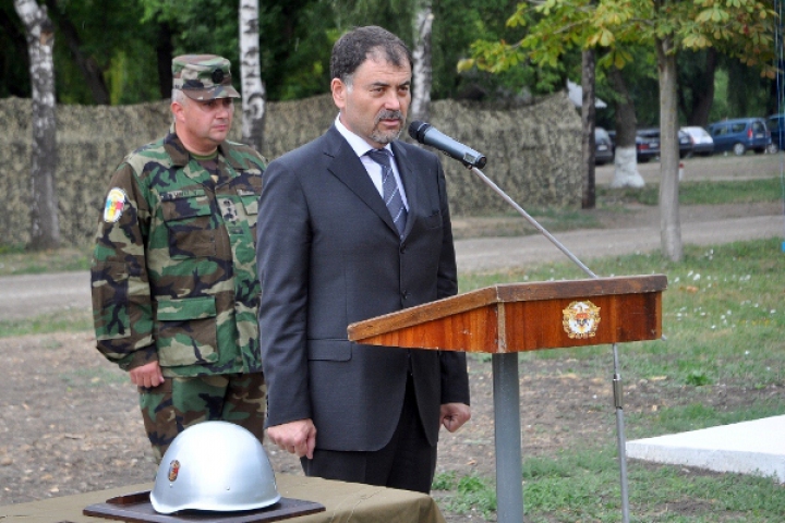 Exerciţii militare la Bălţi. Tehnica din dotare a fost arătată noului ministru al Apărării (VIDEO)