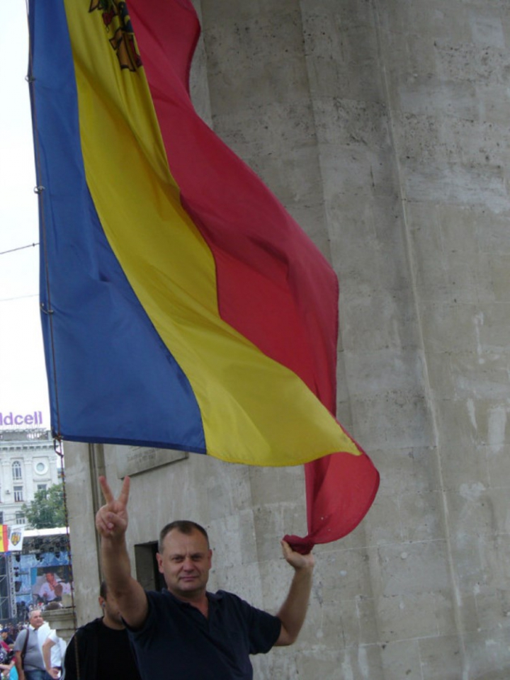 Tricolorul ţării, mândria moldovenilor. Imagini încântătoare cu Drapelul de Stat