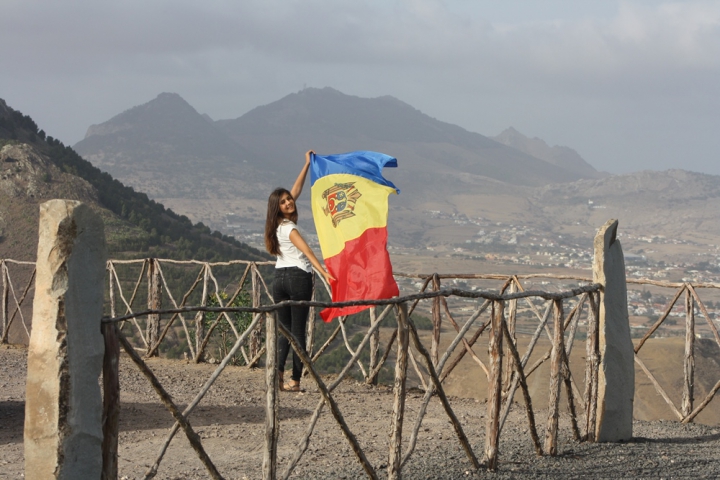 Tricolorul ţării, mândria moldovenilor. Imagini încântătoare cu Drapelul de Stat