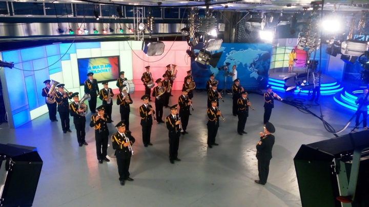Imnul Republicii Moldova, interpretat de Orchestra-Model a MAI în platoul Publika TV (VIDEO)