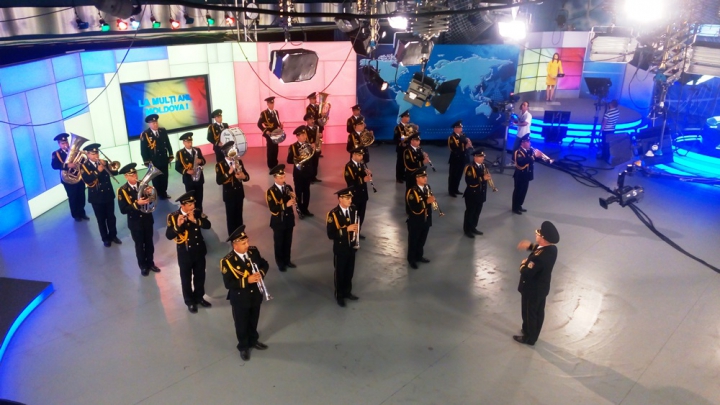Imnul Republicii Moldova, interpretat de Orchestra-Model a MAI în platoul Publika TV (VIDEO)