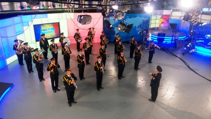 Imnul Republicii Moldova, interpretat de Orchestra-Model a MAI în platoul Publika TV (VIDEO)