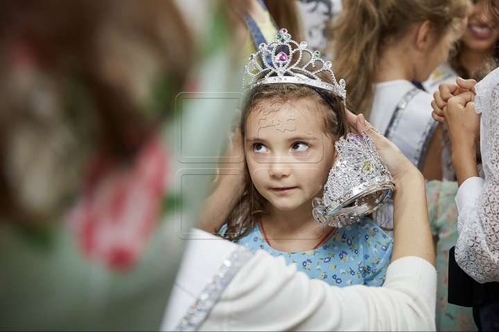 "Miss Brazilia 2015", în vizită la un centru de plasament. Reacţia copiilor când au văzut-o (FOTO)