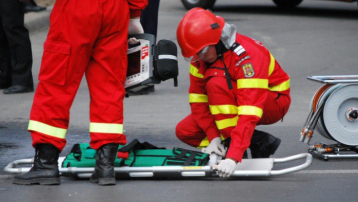 Accident TERIFIANT! Trei oameni au murit după ce BMW-ul în care se aflau s-a RUPT ÎN DOUĂ