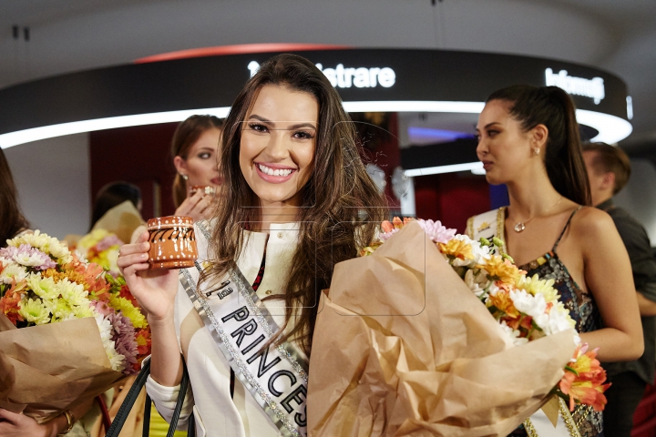 "Miss Brazilia 2015" și alte cinci participante au ajuns în Moldova. Cum au fost întâmpinate (FOTO)