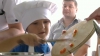 Zece copii s-au jucat cu mâncarea, sub supravegherea unui bucătar-şef (VIDEO)