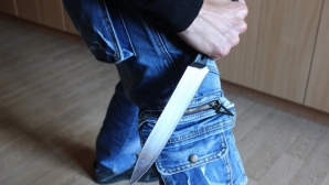 POVESTE DE COȘMAR. Femeie din Stăuceni, JEFUITĂ ziua în propria casă. EXPLICAȚIILE ATACATORULUI