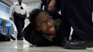 SCANDAL rasial în SUA! Coşmarul trăit de o femeie de culoare timp de opt zile